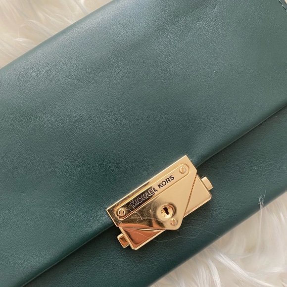 Michael kors cross body gold chain bag - Picture 3 of 3